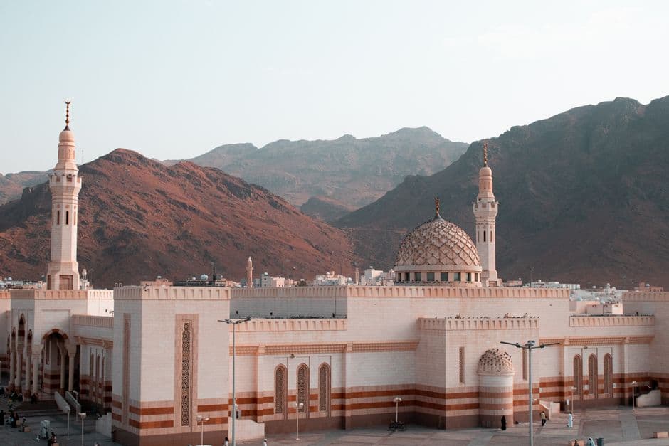 Your first hour in Saudi Arabia: passport, customs & safe transport