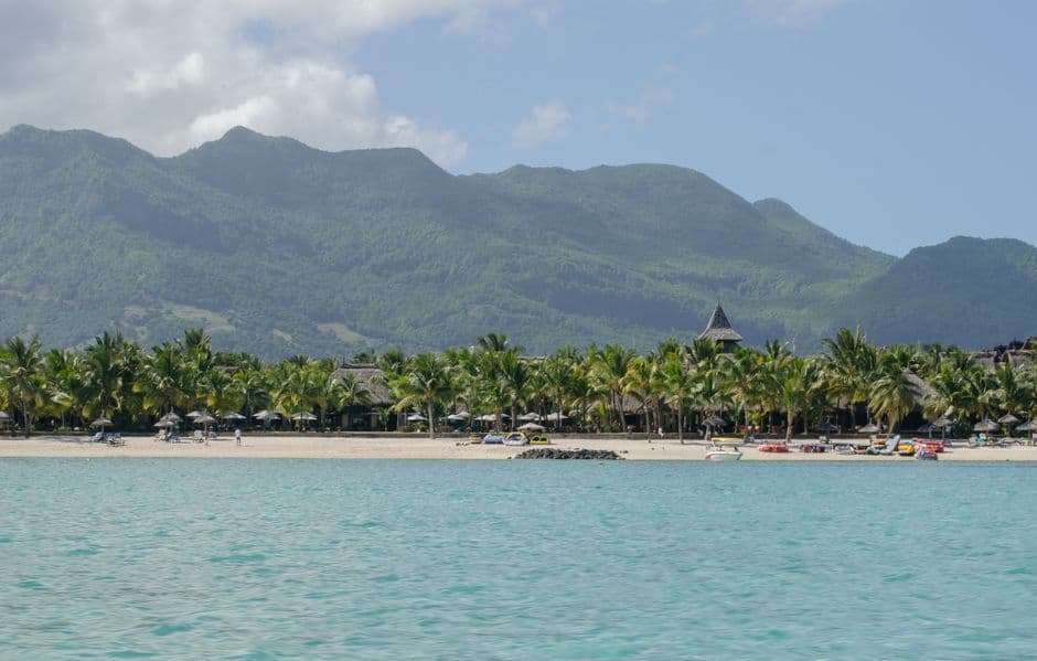 Mauritius Airport: QR Code, Queues & Customs in Your First Hour