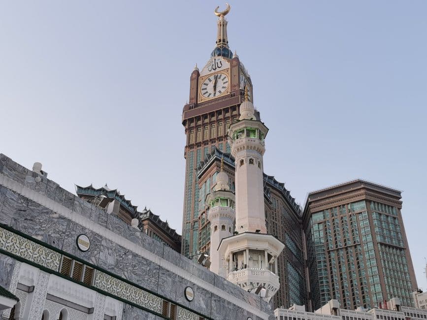 Taxi Overcharges, Fake Gems & Hajj Scams: How to Stay Sharp in Saudi Arabia