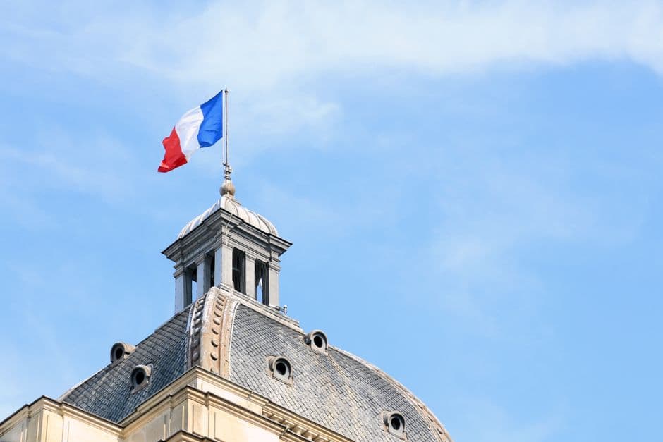 Solo in France: Navigate pickpockets, paperwork, and night transport safely