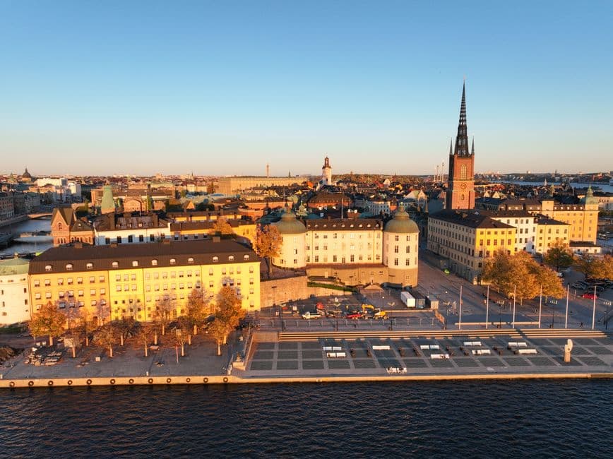 Solo travel in Sweden: safety, transport & meeting people