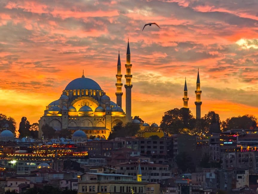 Can solo travelers navigate Turkey safely without a car?