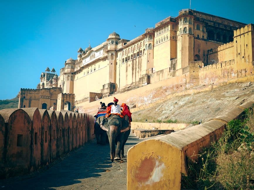 Can solo women really travel safely through India?
