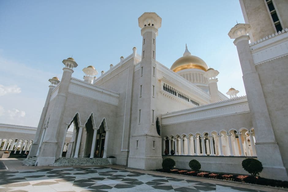 Tipping in Brunei: A refreshingly no-tip culture explained