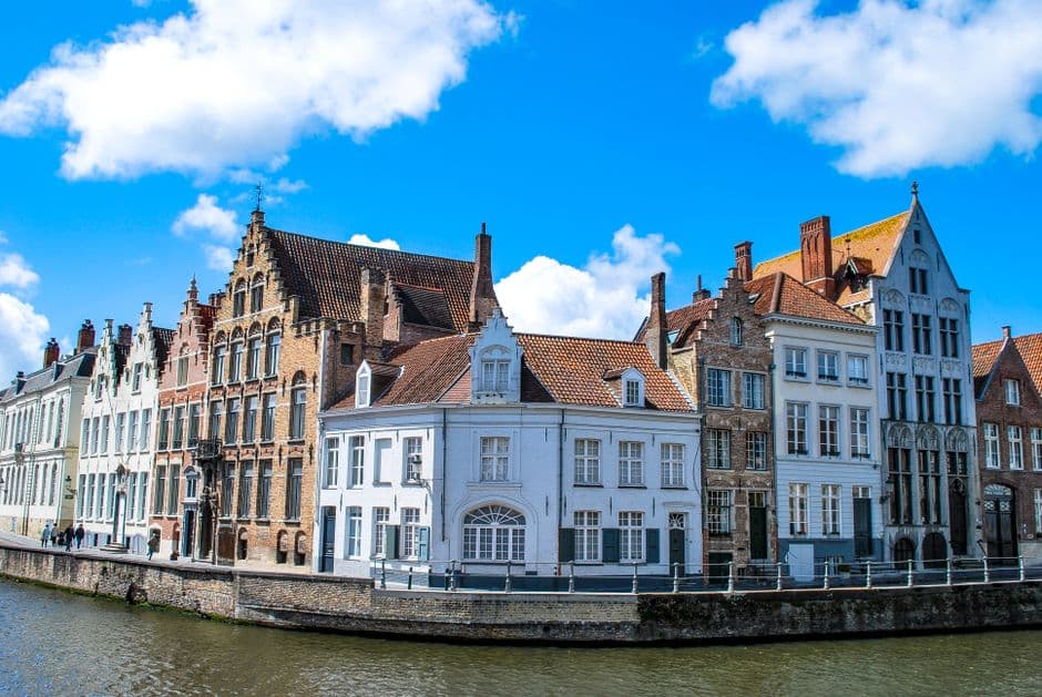 Belgium's Unwritten Rules: Greetings, Table Manners & Social Etiquette