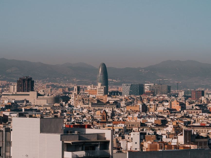 Documents & checks in your first Spanish airport hour